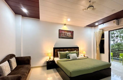 Lansdowne Hotel | Hotel Prince Valley