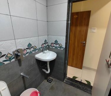 Wagholi House | Hotel Queen Inn