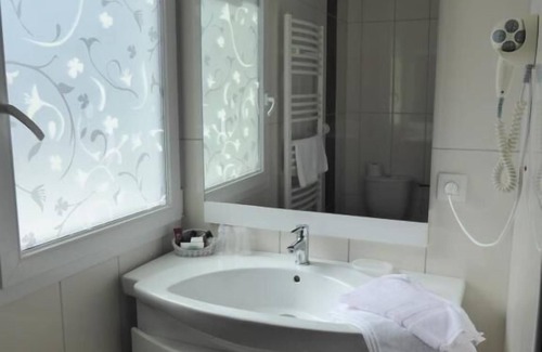 Saint-Julien-en-Champsaur Hotel | Hotel-restaurant Les Chenets