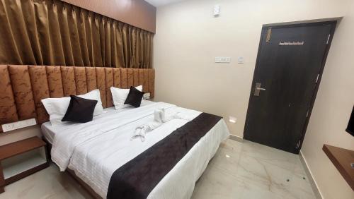 Thousand Lights House | Hotel RA Apartment