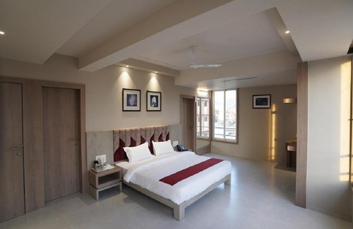 Junagadh Hotel | Hotel Raivat Inn Junagadh