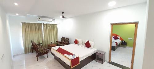 Chettikulam Hotel | Hotel Rajeswari International