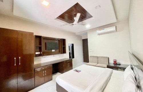 Haridwar Hotel | HOTEL RAY BAN ! HARIDWAR होटल रे बन ரே பான் ஹோட்டல் fully-Air-Conditioned-hotel, lift-wifi-and-Parking-availability near Ganga Ghaat and Mansa Devi Temple