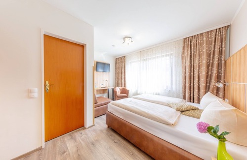Wolfschlugen Hotel | Hotel Reinhardtshof Garni