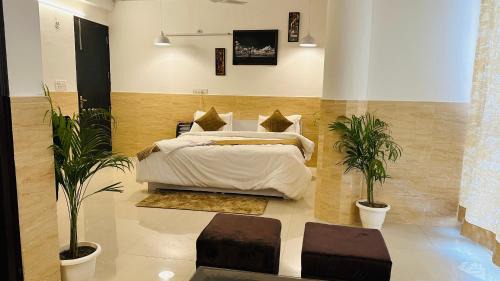 Sector 27 House | Hotel Relax Inn-Couple Friendly Hotel- Noida Sector 27