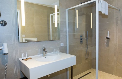 Pierrelatte Hotel | Hotel Restaurant Le Domaine des Oliviers