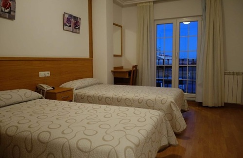 Santa Maria del Paramo Hotel | Hotel Reyes de León