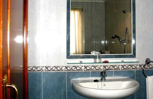 Santa Maria del Paramo Hotel | Hotel Reyes de León