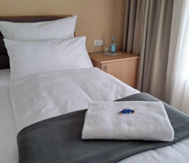 Fehrbellin Hotel | Hotel Rhin Inn