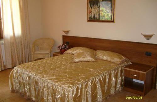 Mongiana Hotel | HOTEL RISTORANTE DEGLI AMICI