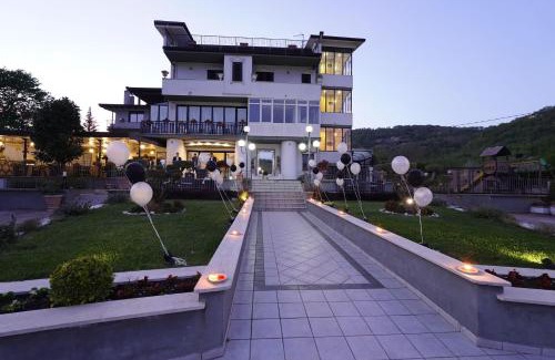 Torre Cajetani Hotel | Hotel Ristorante La Ripa
