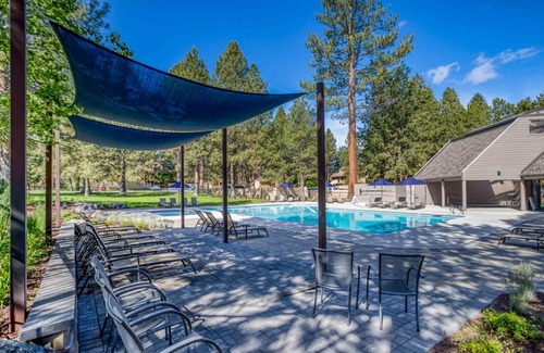Century West Hotel | Hotel ∙ River Ridge 328B