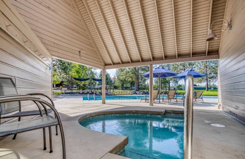 Century West Hotel | Hotel ∙ River Ridge 328B