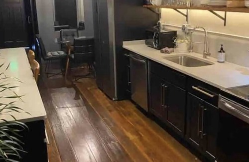 Rossville House | Hotel Rossville offering modern 2 bedroom 2 bath