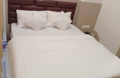 Gandhinagar Hotel | Hotel Royal
