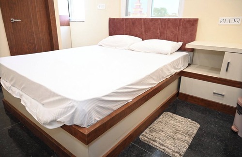 Ranchi Hotel | Hotel Royal Radiant: Double bedroom with private Bathroom ,WiFi and AC and Lift.