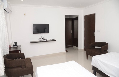 Kanaka Nagar Hotel | Hotel RR Grand