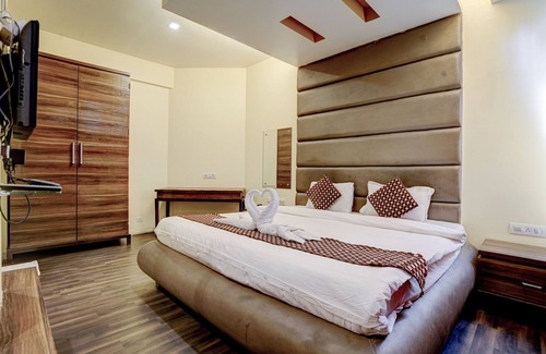 Nilje Gaon Hotel | Hotel RR Suites - Near LODHA Xperia Mall