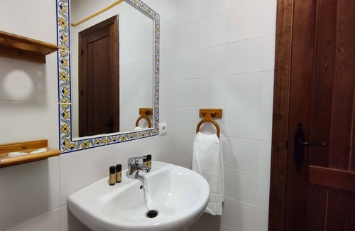 Cuevas del Becerro Hotel | Hotel Rural El Castillejo