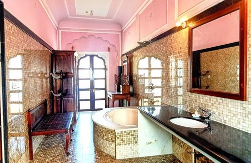 Amer Fort Road Hotel | Hotel Saba Haveli