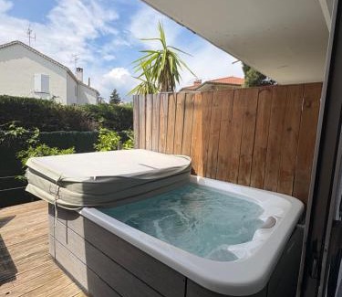 Frejus Plage Hotel | Hotel Sable Et Soleil - Port, Plage & Jacuzzi privé