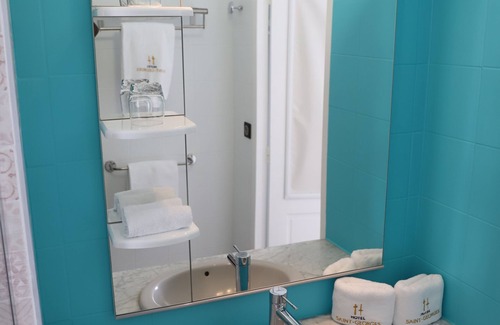 Saint-Claude Hotel | Hotel Saint - Georges
