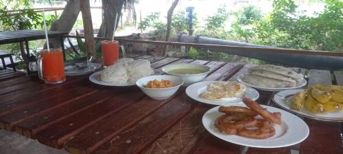 Polonnaruwa House | Hotel Sanjana & Restaurant