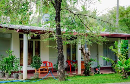Polonnaruwa House | Hotel Sanjana & Restaurant