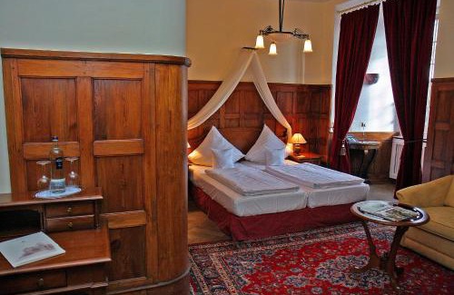 Edesheim Hotel | Hotel Schloss Edesheim