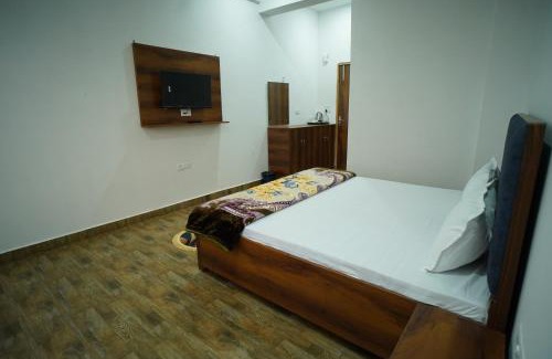 Mat Hotel | Hotel SD Grand Palace, Mant Raya Road, Mant, Nearby Vrindavan, Mathura