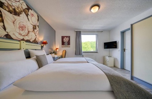Owschlag Hotel | Hotel Seeblick Försterhaus