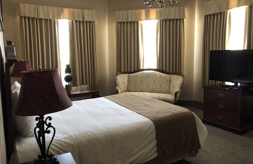 Saskatoon Downtown Hotel | Hotel Senator