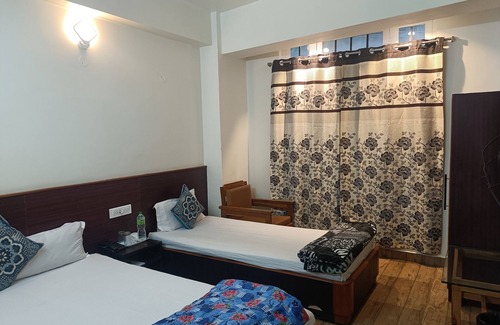 Shillong Hotel | HOTEL SHILLONG RAINS INN BY ROH