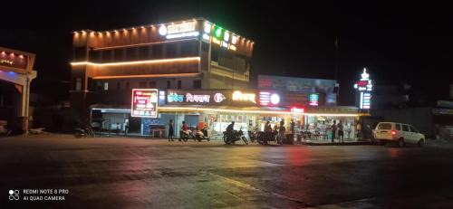 Koregaon Hotel | Hotel Shivraj Residency rahimatpur