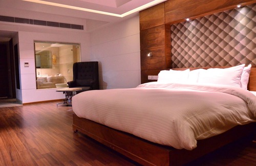 Hazratganj Hotel | Hotel Silvete