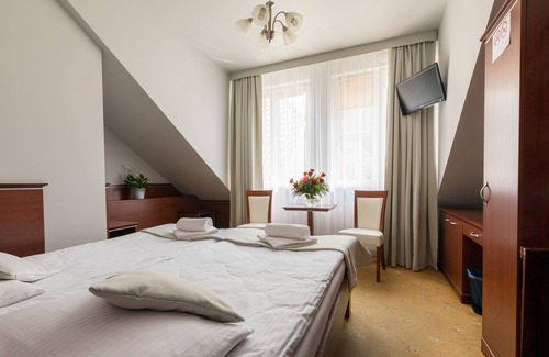 Meszna Hotel | Hotel Skalite