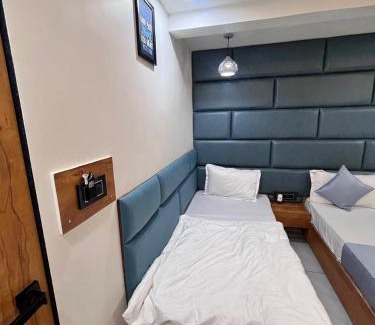 Navrangpura Hotel | Hotel Skyland