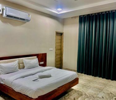 Sirsa Hotel | HOTEL SKYZ