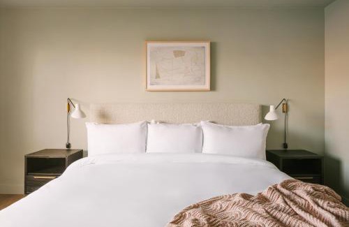 Newport Shores Hotel | Hotel Solarena