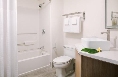 Newport Shores Hotel | Hotel Solarena