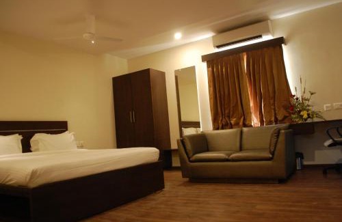 Razole Hotel | Hotel Somisetty Landmark