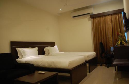Razole Hotel | Hotel Somisetty Landmark