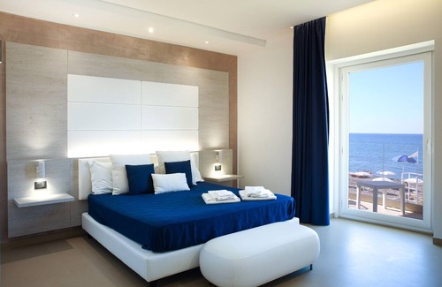 Torre Colonna-sperone Hotel | Hotel Sporting Club