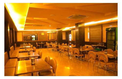 Tiruchendur Hotel | Hotel SR Tiruchendur