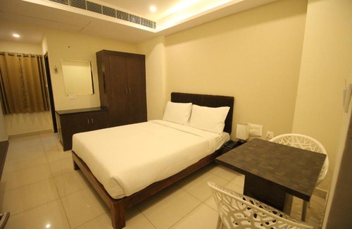 Dwaraka Nagar Hotel | Hotel Sri Maharaja Inn
