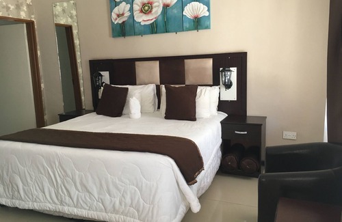 Selebi-Phikwe Hotel | Hotel Stone House