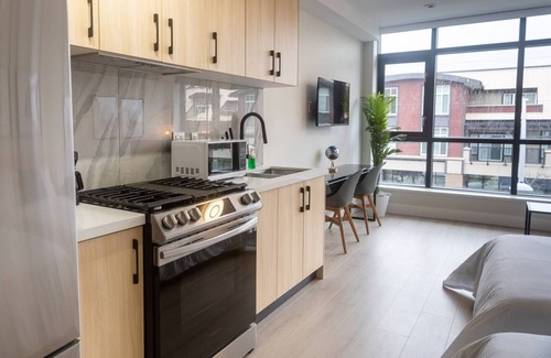 South Newton Apartment | Hotel Style Condo 2 beds + Underground Parkingnn