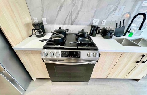 South Newton Apartment | Hotel Style Condo 2 beds + Underground Parkingnn