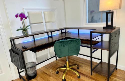 McGinley Square House | Hotel-Style, No Host, Professionally Managed ID255