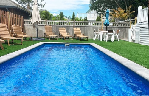 Beach Haven House | Hotel style room 300' from beach